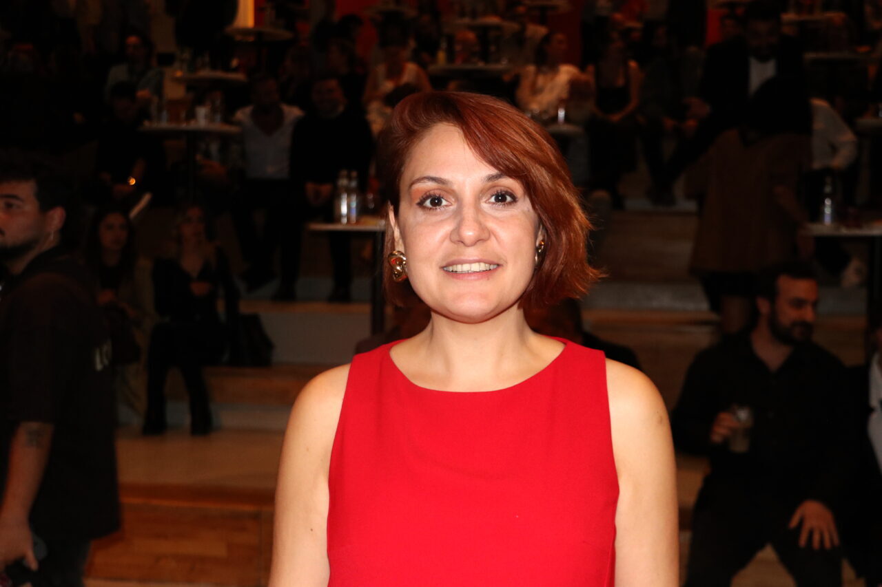 - Festivalin Sanat Direktörü Gülen Gözkara Saygı:
- "İzmir Kısa Film