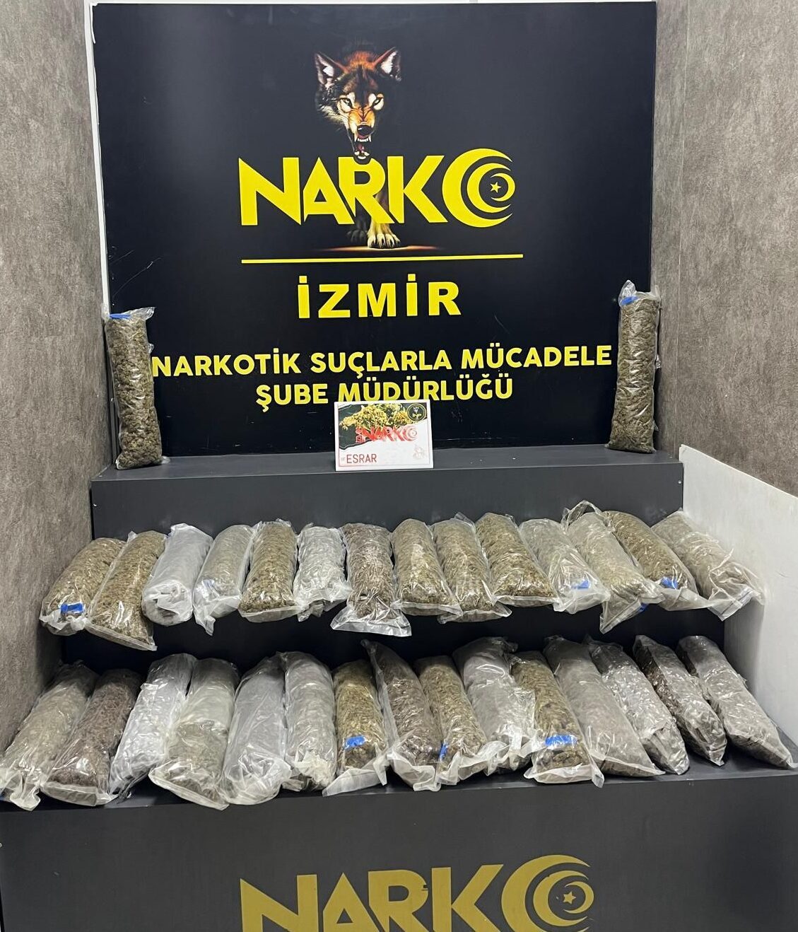 İZMİR (AA) – İzmir'in Karabağlar ilçesinde uyuşturucu operasyonunda 23 kilo