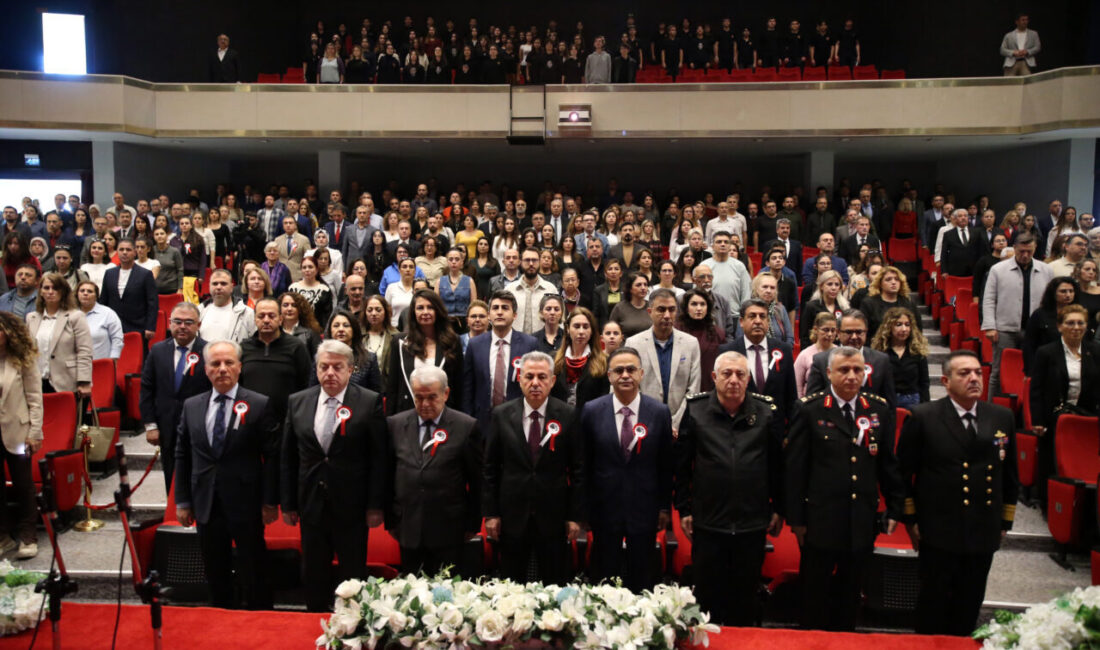 İZMİR (AA) – İzmir'de 24 Kasım Öğretmenler Günü dolayısıyla tören