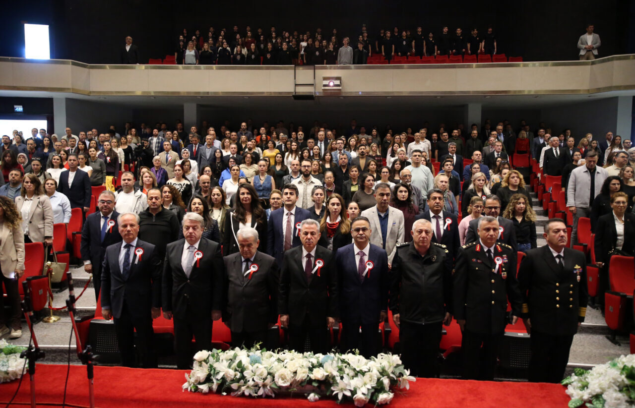 İZMİR (AA) – İzmir'de 24 Kasım Öğretmenler Günü dolayısıyla tören