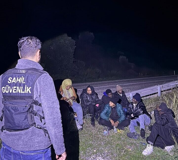 İZMİR (AA) – İzmir'in Dikili ve Foça ilçelerinde 33'ü çocuk