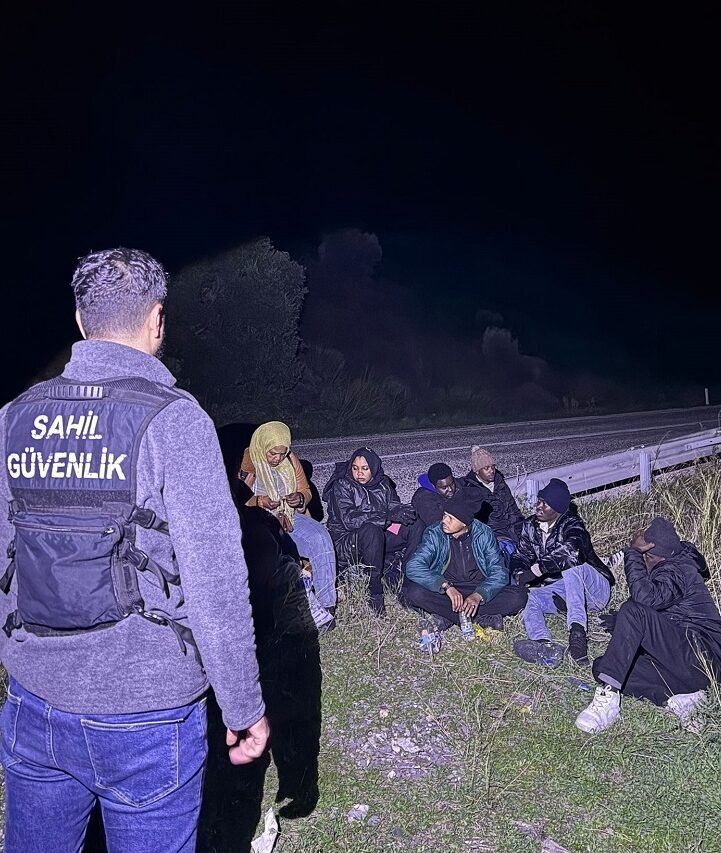 İZMİR (AA) – İzmir'in Dikili ve Foça ilçelerinde 33'ü çocuk