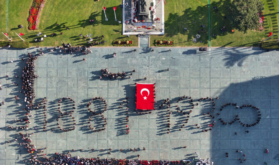 İZMİR (AA) – İzmir'de, Büyük Önder Mustafa Kemal Atatürk'ün ebediyete