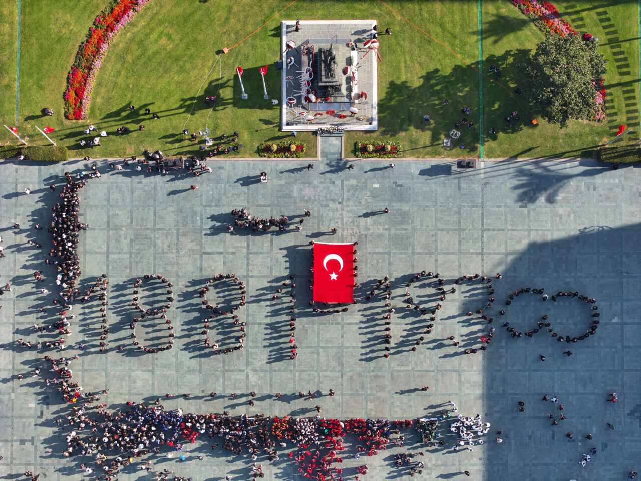İZMİR (AA) – İzmir'de, Büyük Önder Mustafa Kemal Atatürk'ün ebediyete