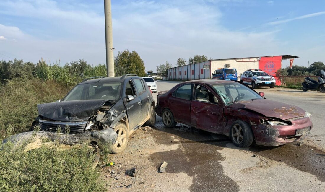 İZMİR (AA) – İzmir'in Ödemiş ilçesinde 2 otomobilin çarpışması sonucu