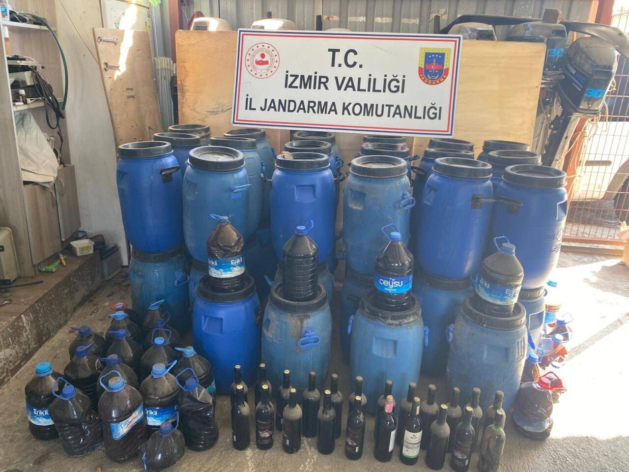 İZMİR (AA) – İzmir'in Selçuk ilçesinde düzenlenen sahte içki operasyonunda