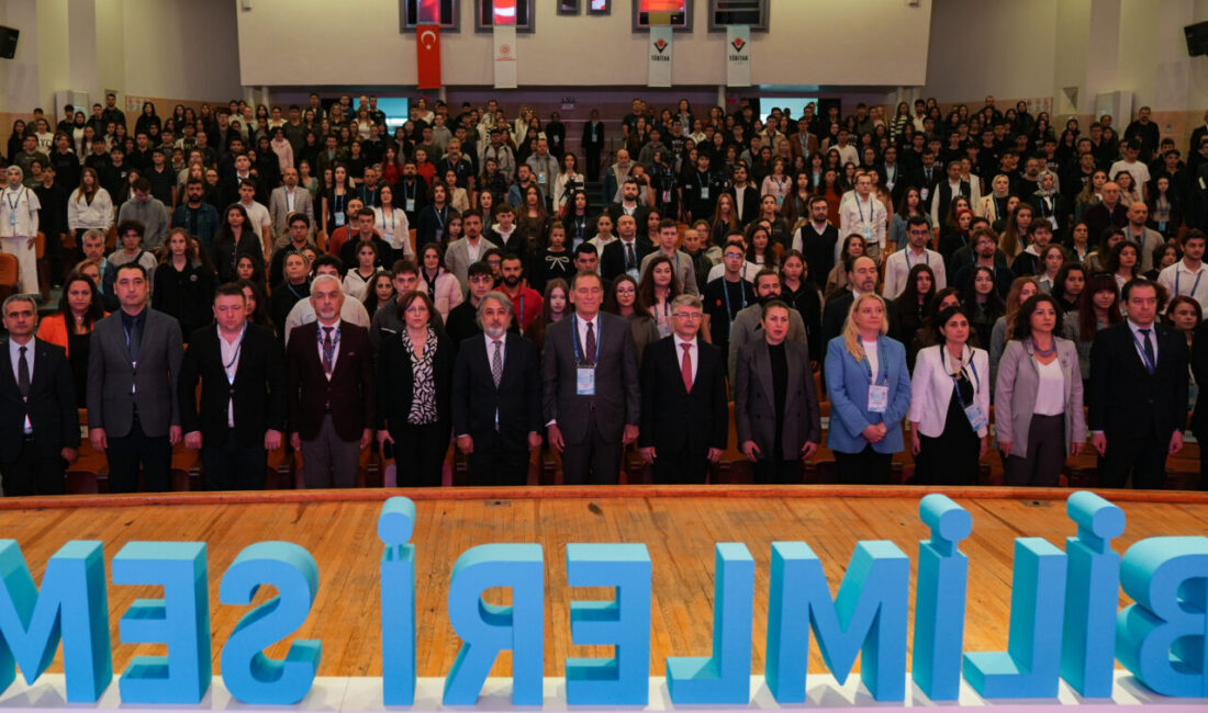 İZMİR (AA) – İzmir'de Cumhurbaşkanlığı himayelerinde, Sanayi ve Teknoloji Bakanlığı