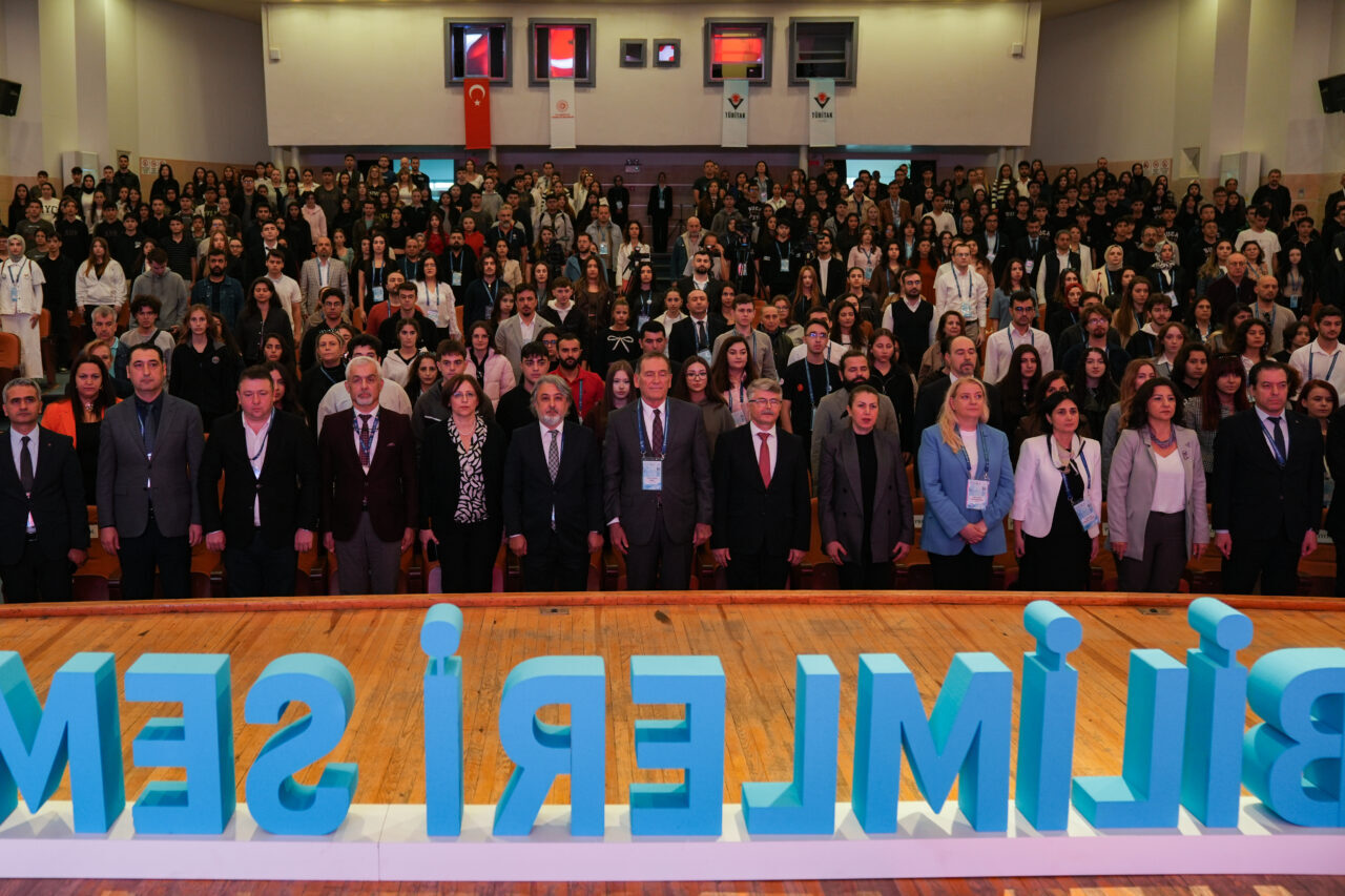 İZMİR (AA) – İzmir'de Cumhurbaşkanlığı himayelerinde, Sanayi ve Teknoloji Bakanlığı