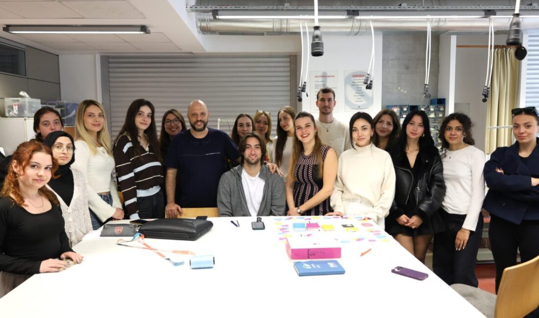 İZMİR (AA) – İzmir Ekonomi Üniversitesi (İEÜ) öğrencileri, kentin tarihi