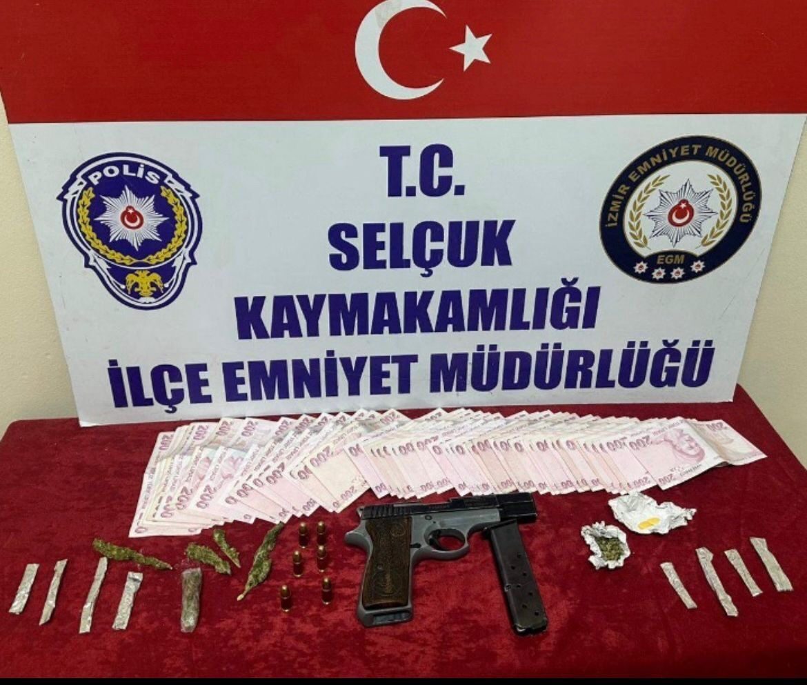 İZMİR (AA) – İzmir'in Selçuk ilçesinde uyuşturucu operasyonunda gözaltına alınan