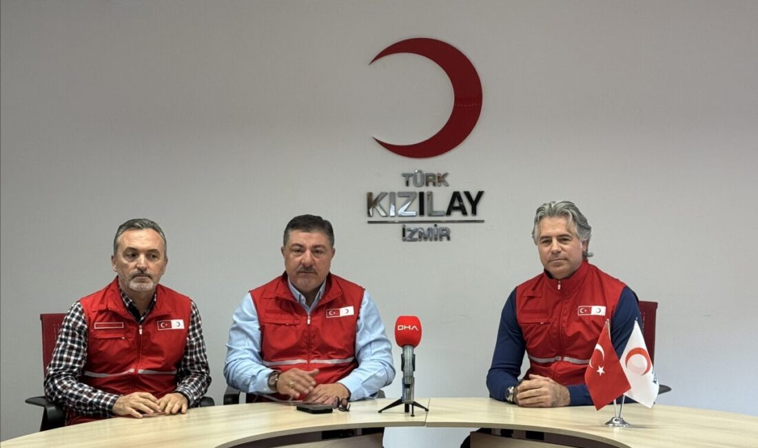 İZMİR (AA) – İzmir'in Konak ilçesinde trafikte yol verme tartışması