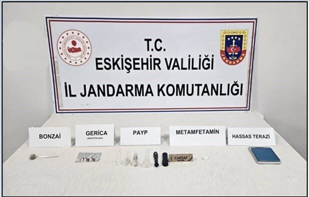 Eskişehir’de jandarma tarafından kent merkezindeki piknik alanında bir şüpheli şahıs