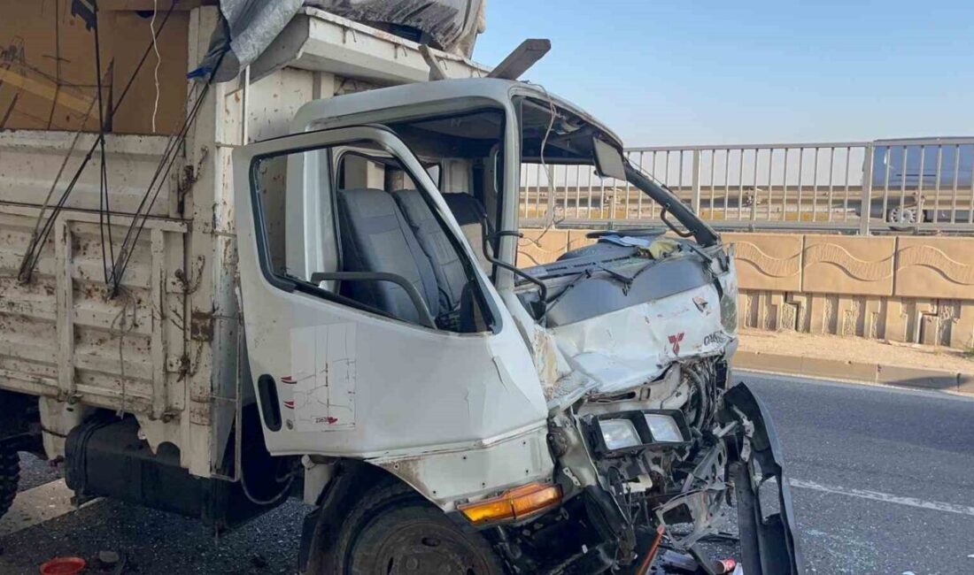 Eskişehir’de kamyona arkadan çarpan ve sıkışan karton yüklü kamyonetin 70
