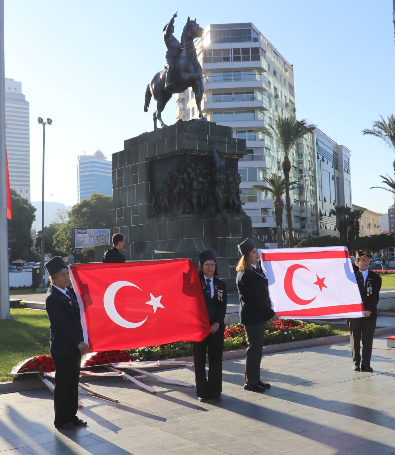 İZMİR (AA) – İzmir'de Kuzey Kıbrıs Türk Cumhuriyeti'nin (KKTC) 42.