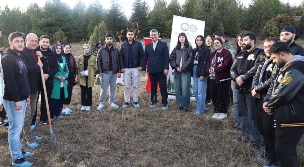 Kütahya Dumlupınar Üniversitesi Evliya Çelebi Yerleşkesi’nde, çevre bilinci ve sürdürülebilir