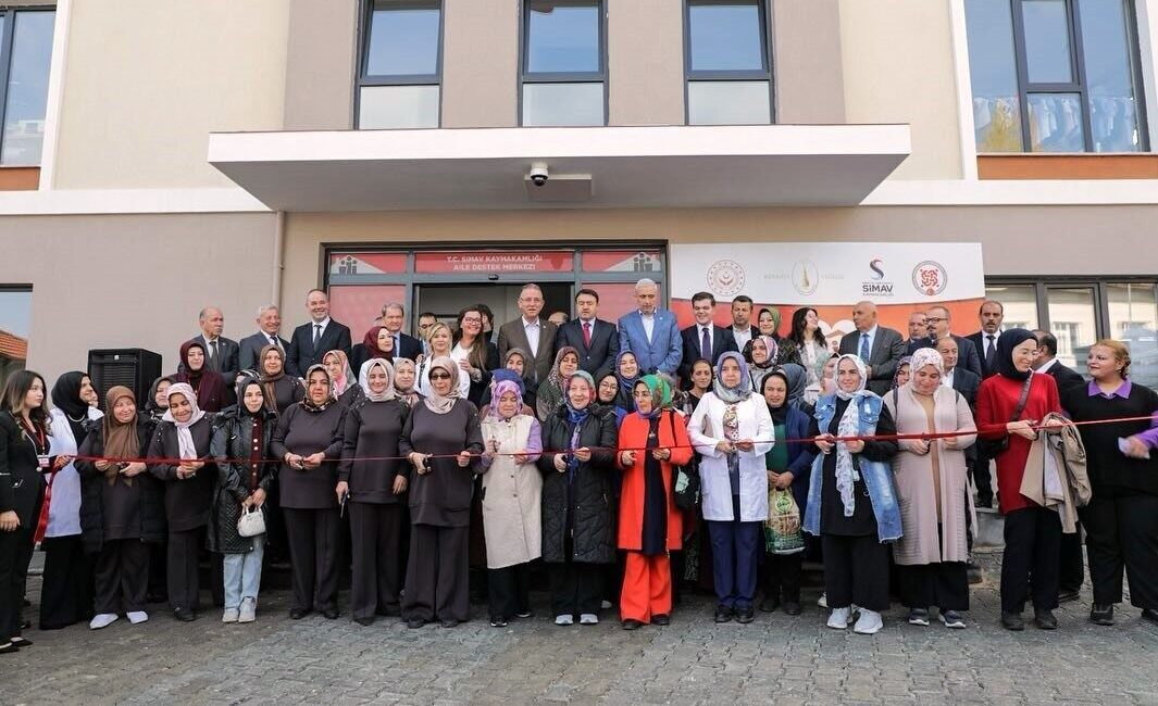 Kütahya’nın Simav ilçesinde Aile Destek Merkezinin (ADEM) açılışına katılan Kütahya