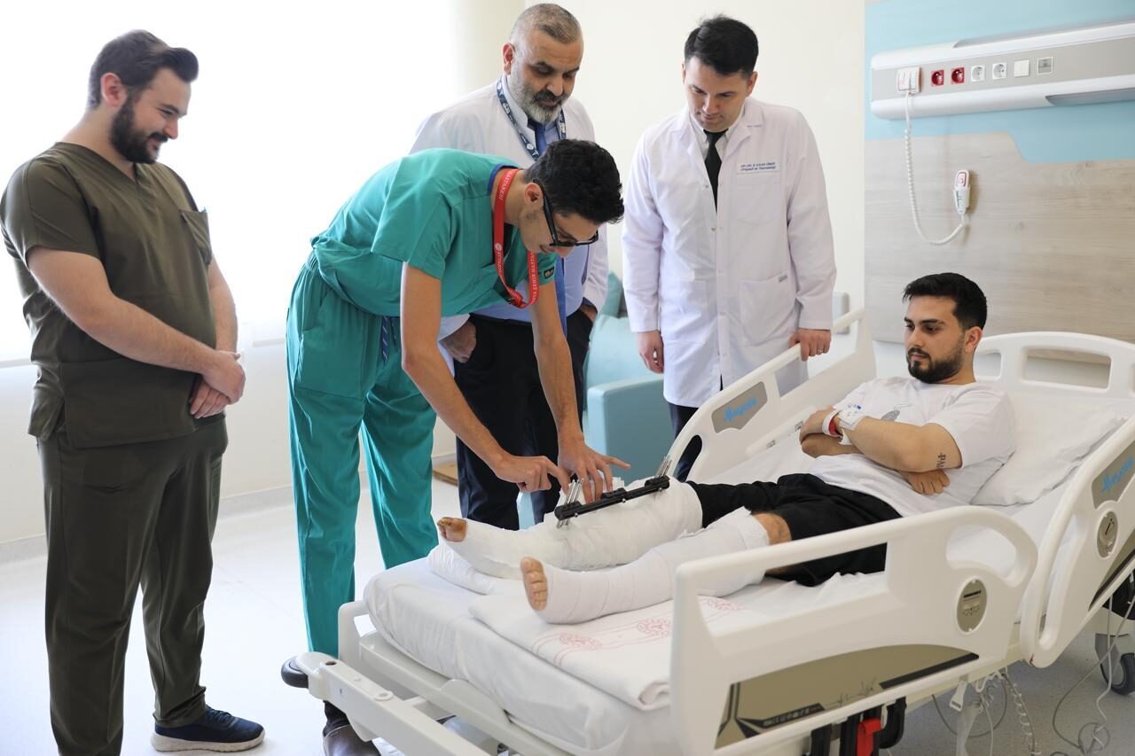 KÜTAHYA (AA) – Kütahya'da bacağında kırık bulunan kişi, Kütahya Şehir