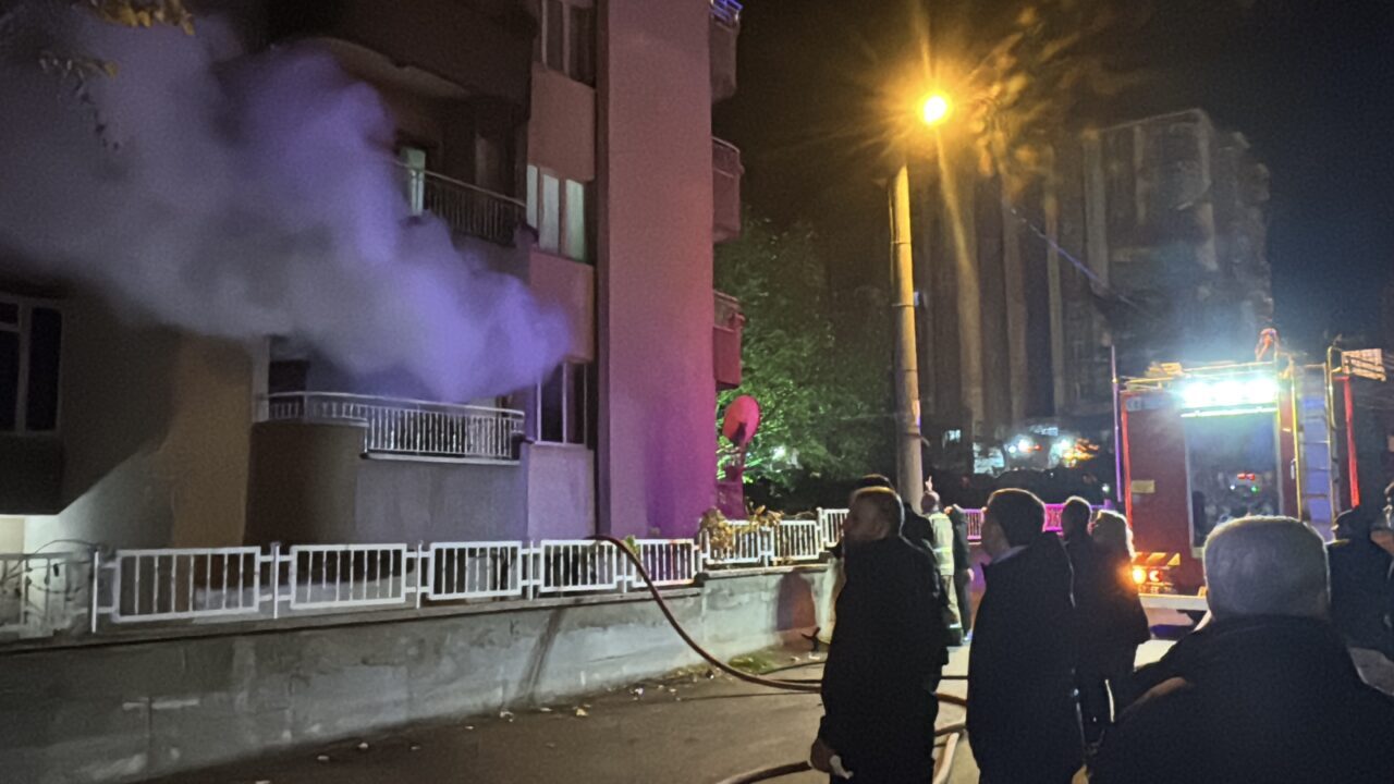 KÜTAHYA (AA) – Kütahya'da 8 katlı binanın birinci katındaki evde
