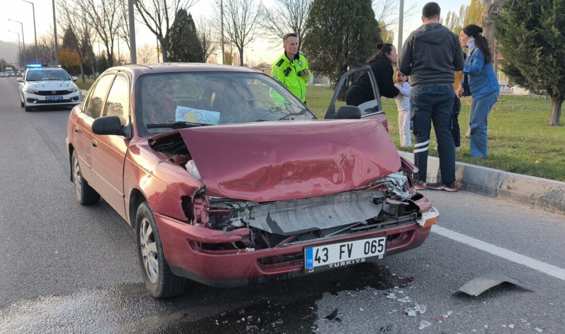 KÜTAHYA (AA) – Kütahya'da çevre yolunda bir otomobilin, önünde giden