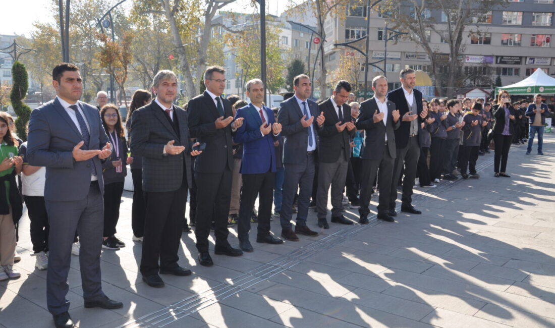 KÜTAHYA (AA) – Kütahya'da öğrenciler ve ailelerin desteğiyle Gazze yararına