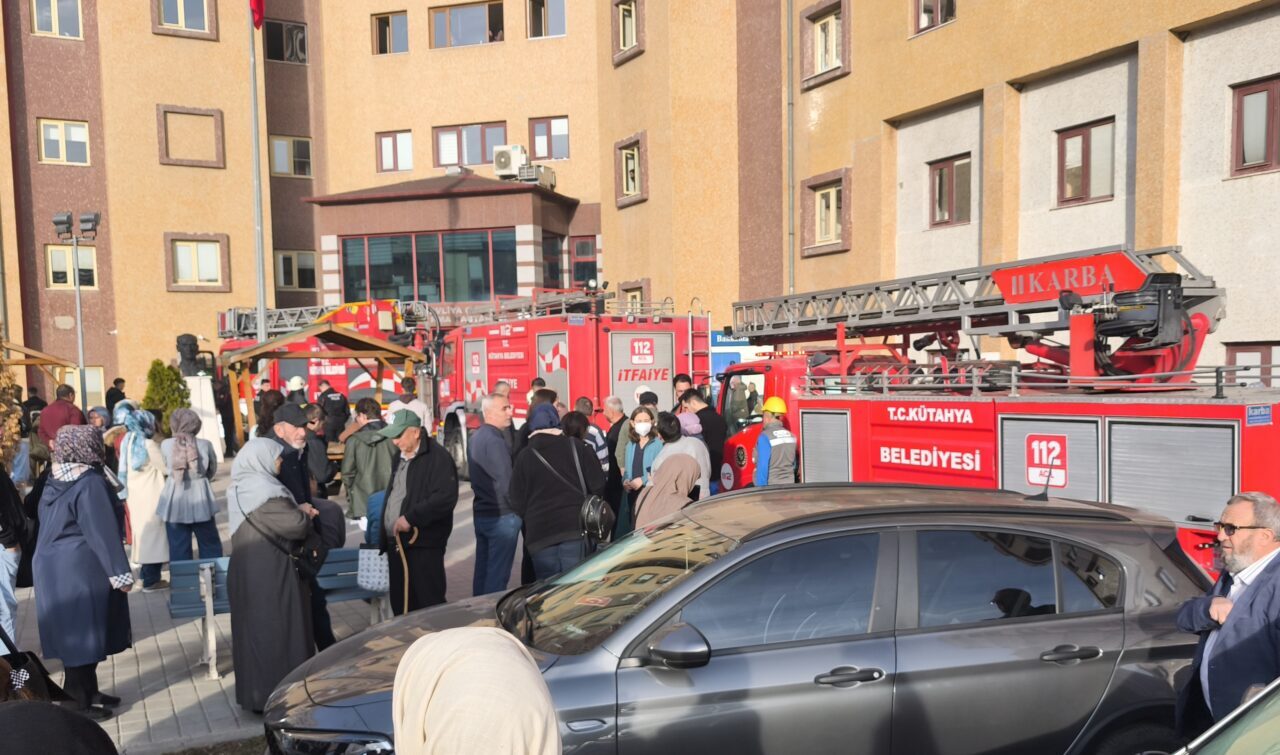 KÜTAHYA (AA) – Kütahya'da hastanenin zemin katında çıkan yangın, itfaiye