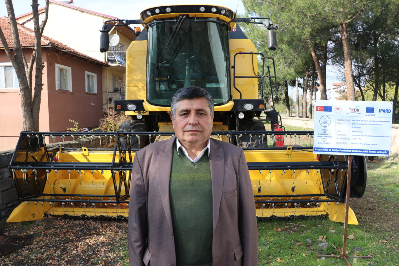- Kütahya'nın Simav ilçesine bağlı Naşa beldesindeki kooperatif üyesi çiftçiler,