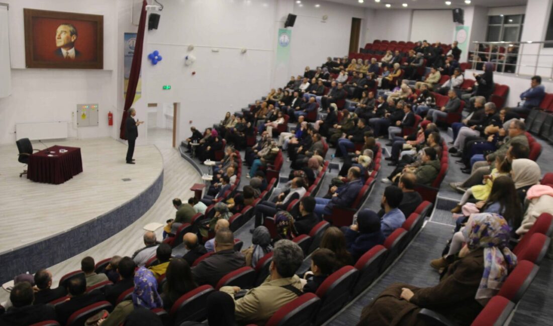 KÜTAHYA (AA) – Kütahya’da düzenlenen "Veli Buluşması"nda İl Milli Eğitim