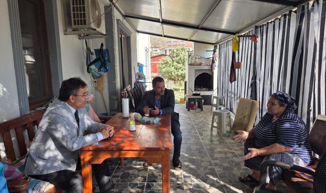 MUĞLA (AA) – Marmaris Kaymakamı Nurullah Kaya, evleri ziyaret ederek