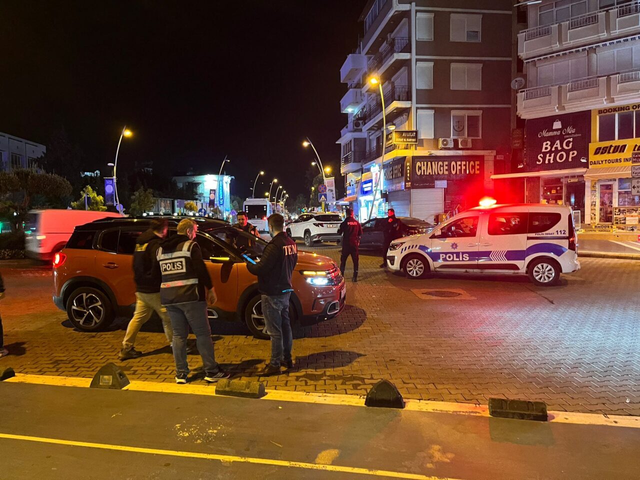 MUĞLA (AA) – Muğla'nın Marmaris ilçesinde, polis ekiplerince huzur ve