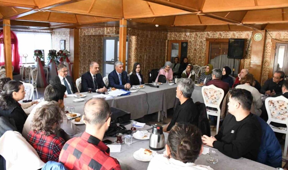 Eskişehir’de öğretmenlerle düzenlenen toplantıya katılan Millî Eğitim Bakanlığı (MEB) Başmüfettişi