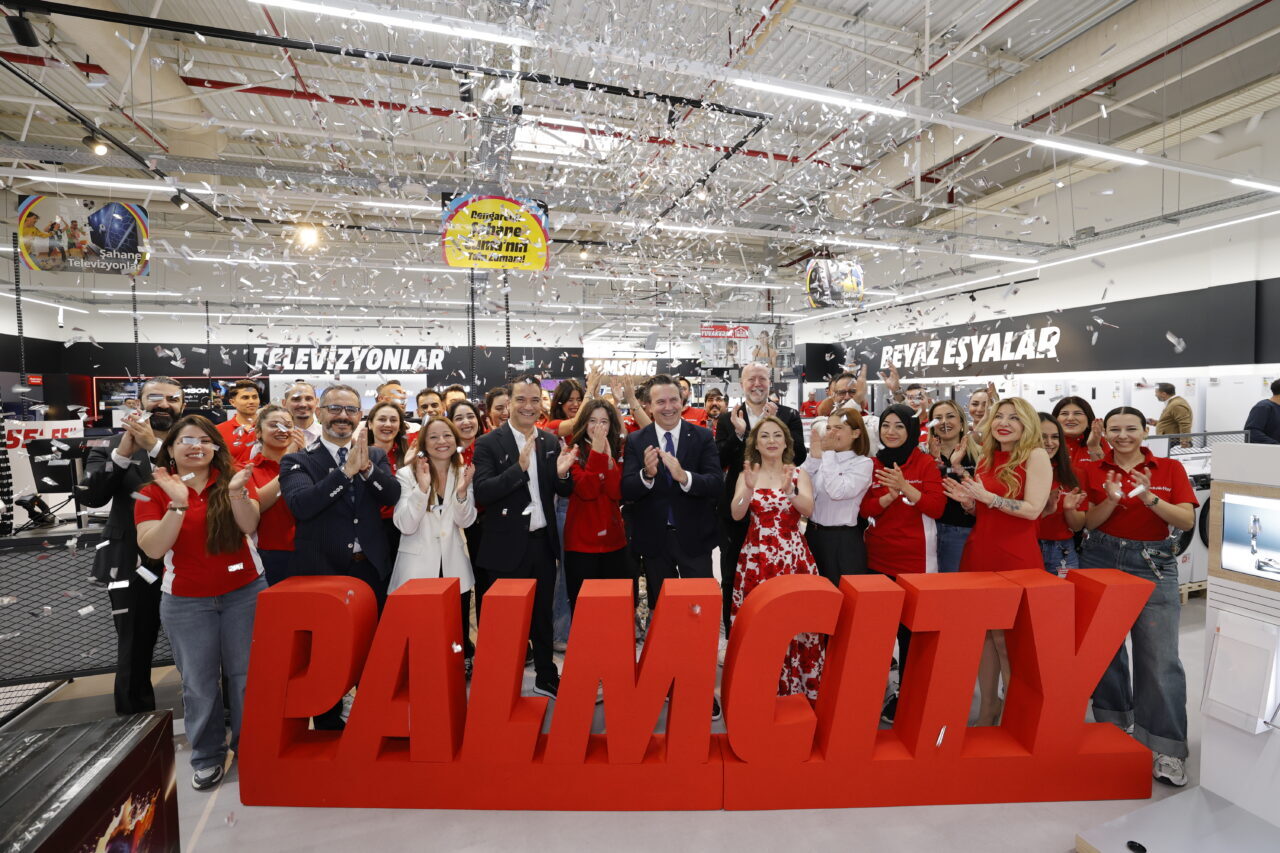 - MediaMarkt Türkiye CEO'su Hulusi Acar:
- "En büyük hedefimiz, müşterilerimizin