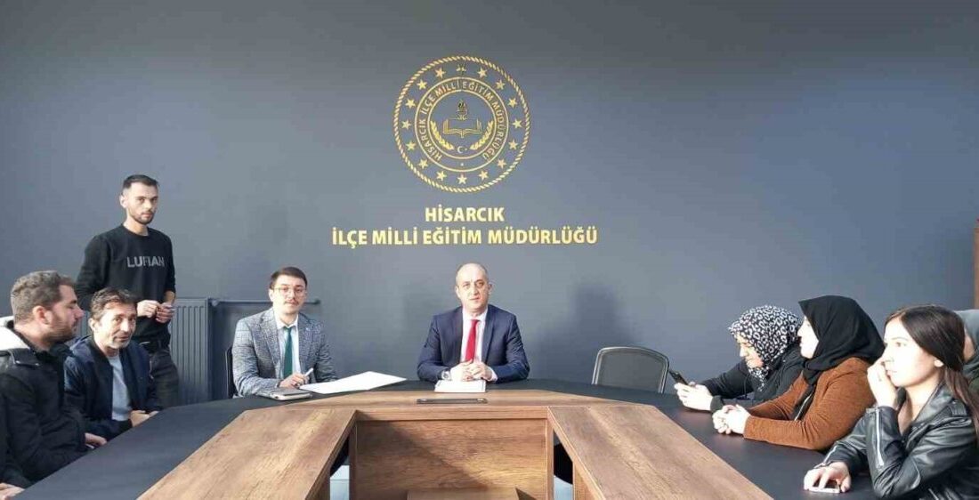 Kütahya’nın Hisarcık ilçesinde okullarda görev yapan temizlik personeliyle bir araya
