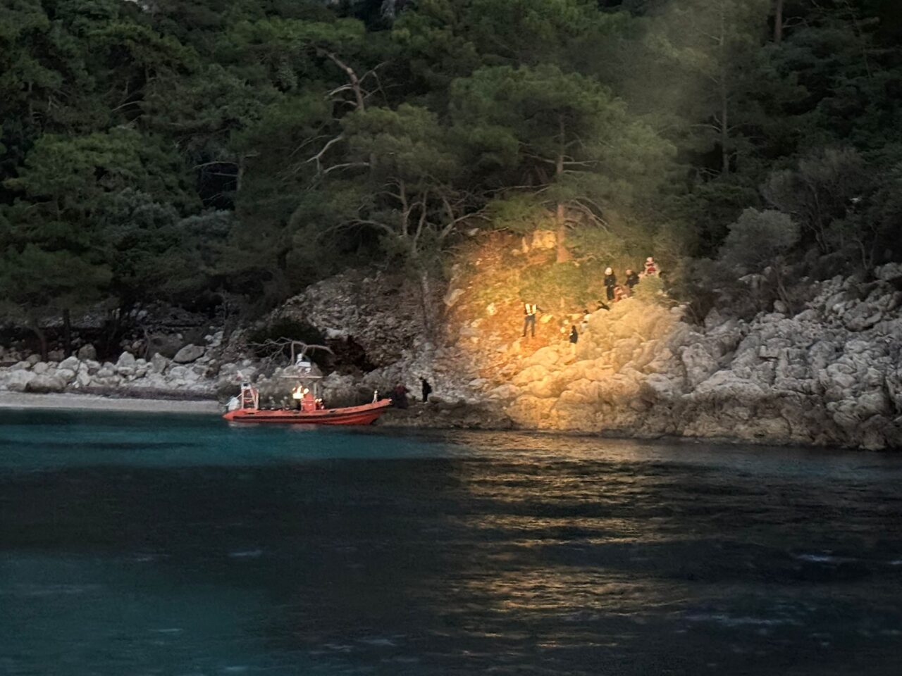 MUĞLA (AA) – Muğla'nın Fethiye ilçesinde 36 düzensiz göçmen kurtarıldı.