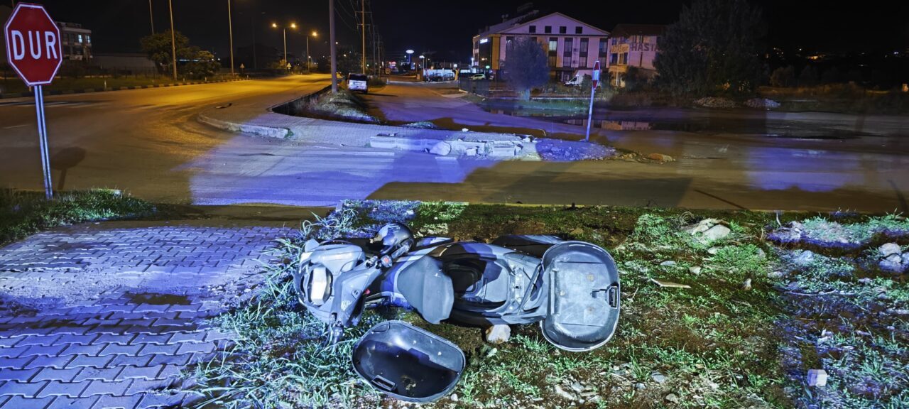MUĞLA (AA) – Muğla'nın Fethiye ilçesinde bariyerlere çarpan motosikletin sürücüsü