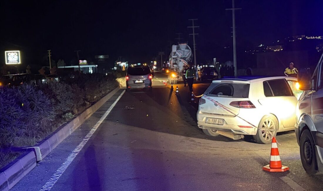 MUĞLA (AA) – Muğla'nın Bodrum ilçesinde beton mikseriyle çarpışan otomobilin