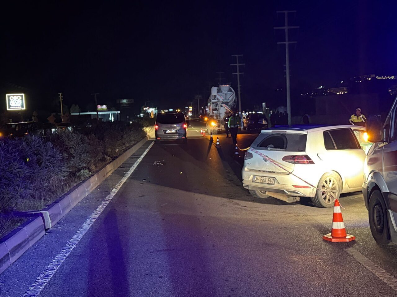 MUĞLA (AA) – Muğla'nın Bodrum ilçesinde beton mikseriyle çarpışan otomobilin