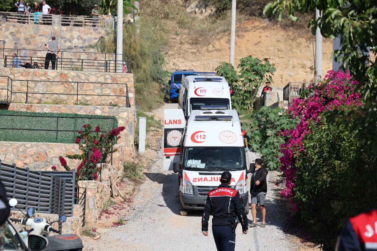MUĞLA (AA) – Muğla'nın Ula ilçesinde bir evi ateşe verdikten