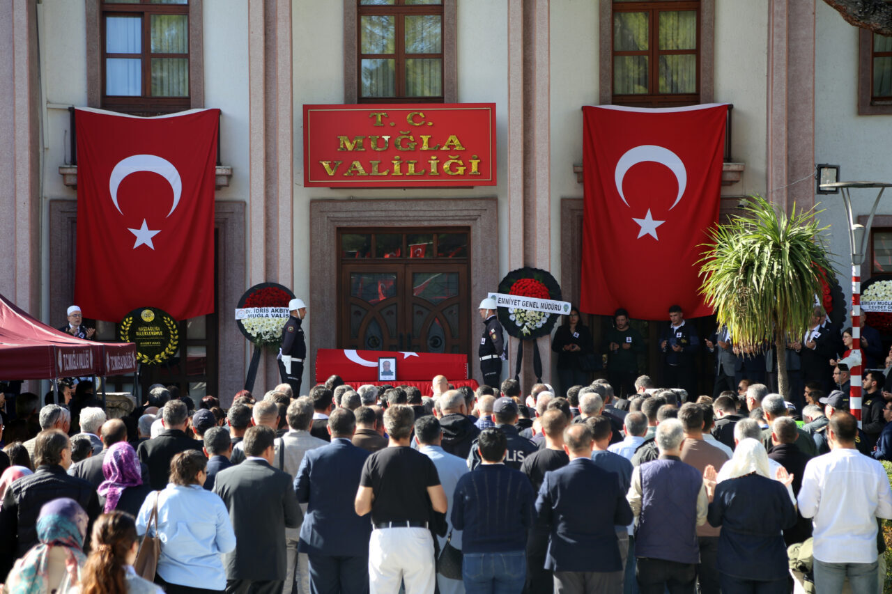 MUĞLA (AA) – Muğla'nın Yatağan ilçesinde evinde geçirdiği kalp krizi