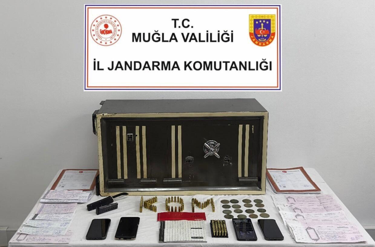 MUĞLA (AA) – Muğla'nın Ortaca ilçesinde düzenlenen tefecilik operasyonunda 4
