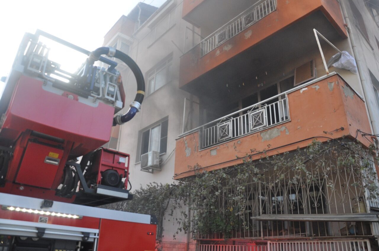 İZMİR (AA) – İzmir'in Ödemiş ilçesinde bir evde çıkan yangın,