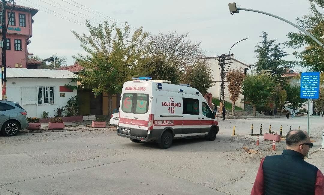 Eskişehir’de tarihi Odunpazarı bölgesinde bulunan bir caddeden geçerek vakaya gitmek