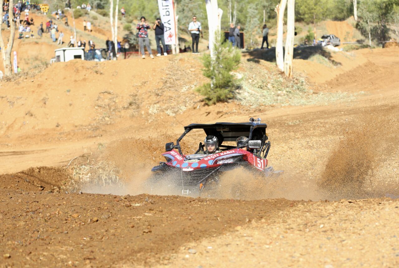 MUĞLA (AA) – Muğla'nın Fethiye ilçesinde 5. Fethiye Off-Road Şenliği