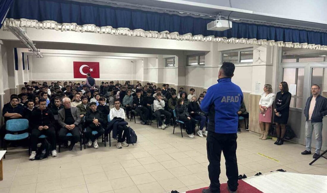 Eskişehir’de AFAD İl Müdürlüğü ekipleri tarafından, öğrencilere afet ve yangın