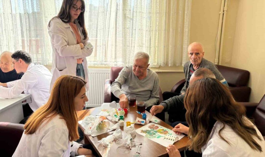 Eskişehir Osmangazi Üniversitesi (ESOGÜ) Hemşirelik Bölümü öğrencileri, huzurevindeki yaşlıların becerilerini