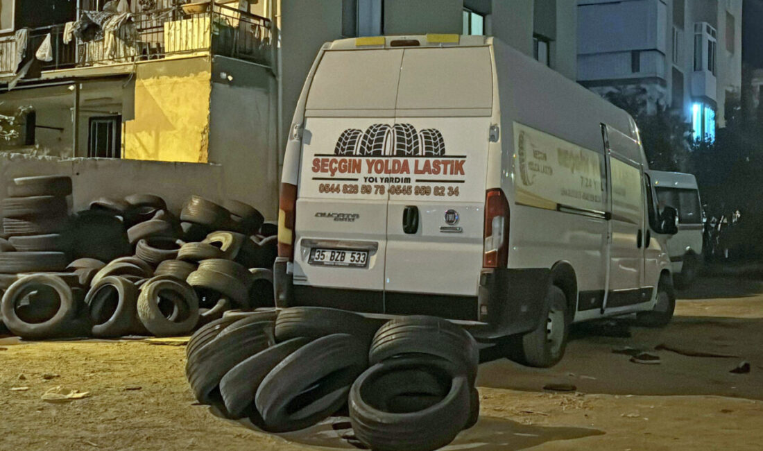 İZMİR (AA) – İzmir'in Karşıyaka ilçesinde bir panelvandaki kompresör makinasının