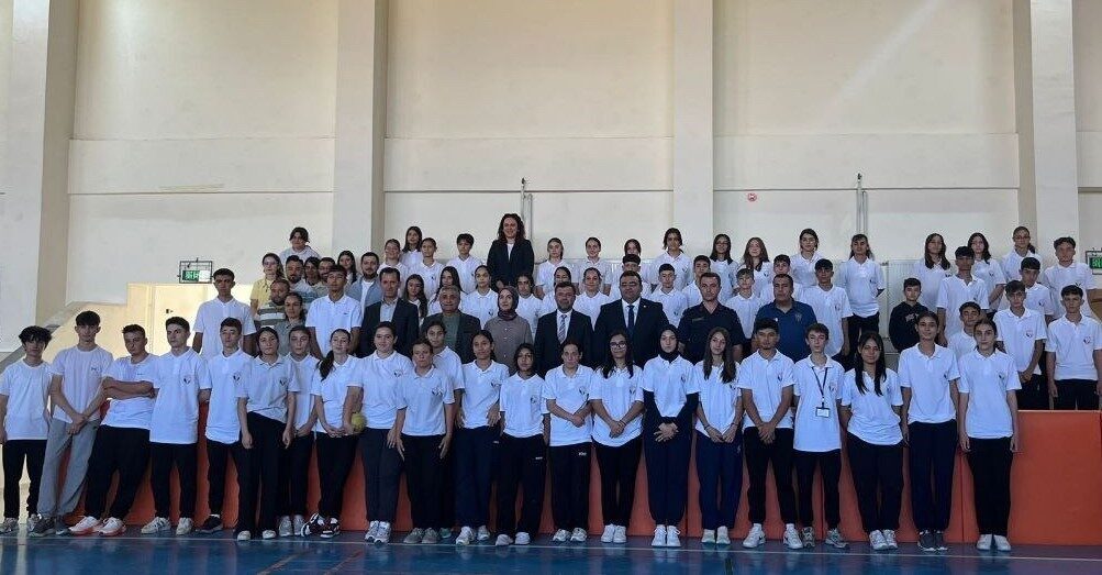 Kütahya’nın önemli spor eğitim kurumlarından Pazarlar Spor Lisesi, milli sporcu
