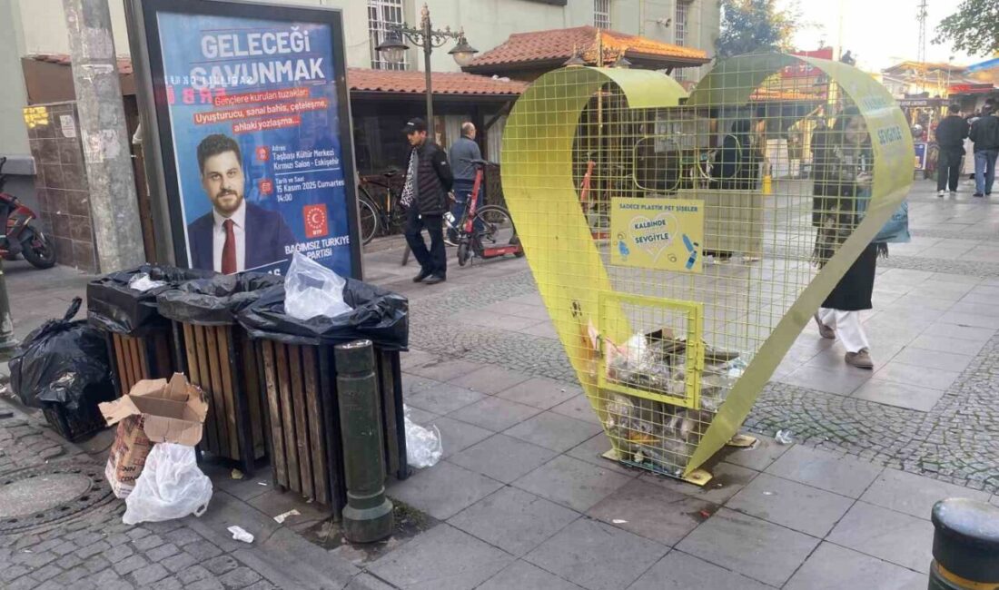 Eskişehir’de bazı duyarsız vatandaşlar, hemen yanında 3 adet çöp kutusu