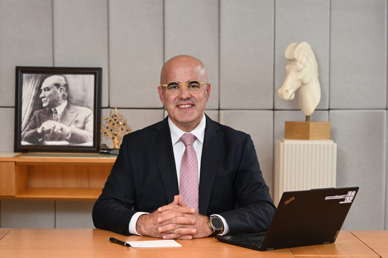 - Sabancı Holding CEO'su Kıvanç Zaimler:
- "Amacımız, Türkiye'den yükselen fikir