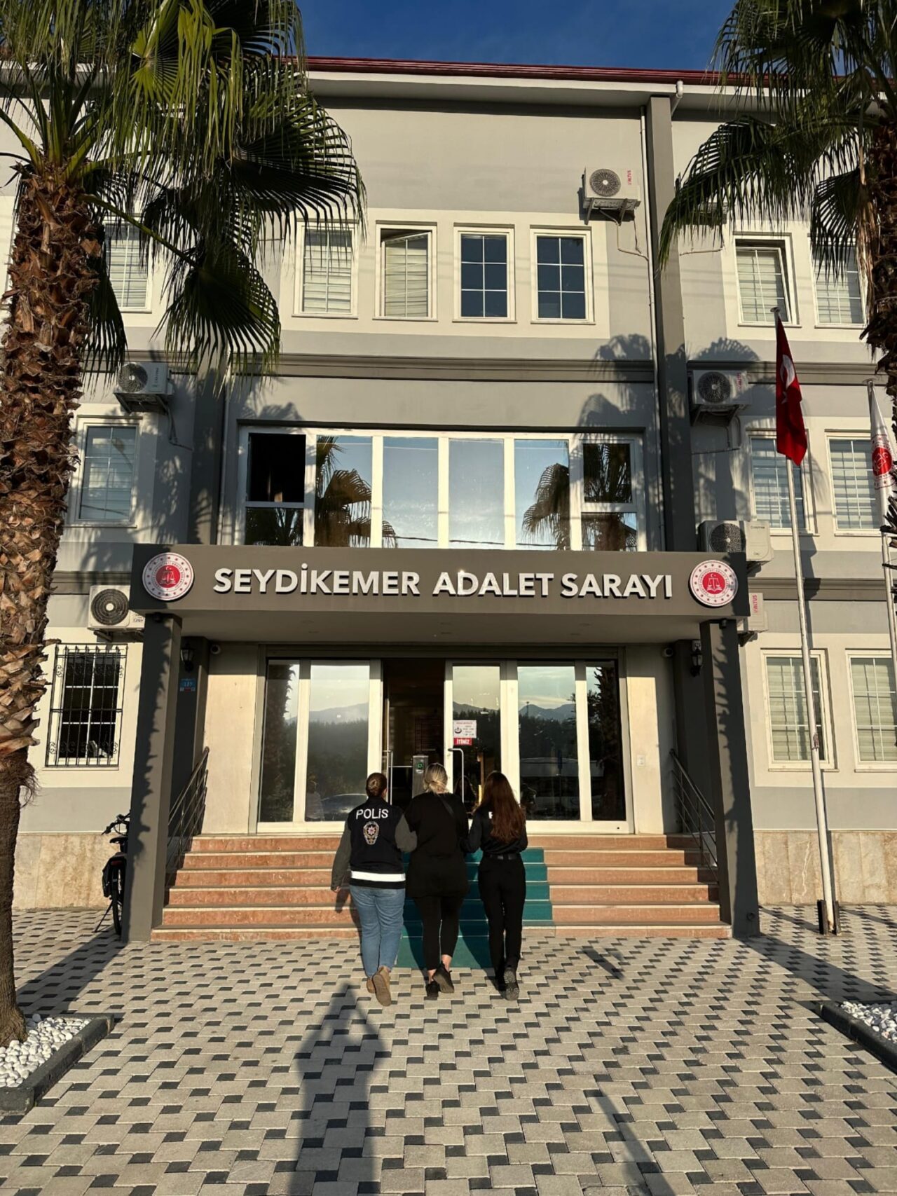 MUĞLA (AA) – Muğla'nın Seydikemer ilçesinde, hakkında 32 yıl hapis