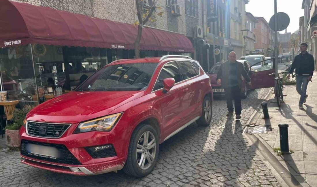 Eskişehir’de bir ara sokağın ortasına otomobilini bırakıp işlerini halletmeye giden